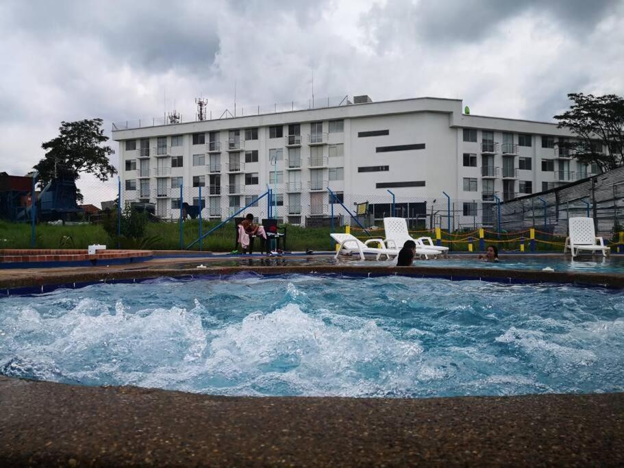 Apartamento Cerca Parque Del Cafe Con Piscina Montenegro Exteriör bild