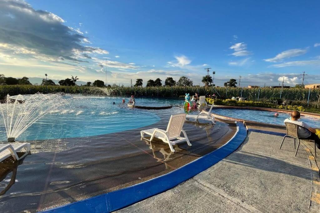 Apartamento Cerca Parque Del Cafe Con Piscina Montenegro Exteriör bild
