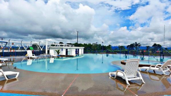 Apartamento Cerca Parque Del Cafe Con Piscina Montenegro Exteriör bild