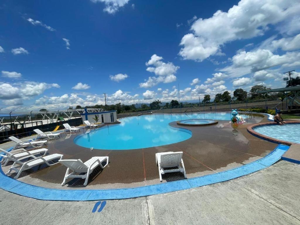 Apartamento Cerca Parque Del Cafe Con Piscina Montenegro Exteriör bild